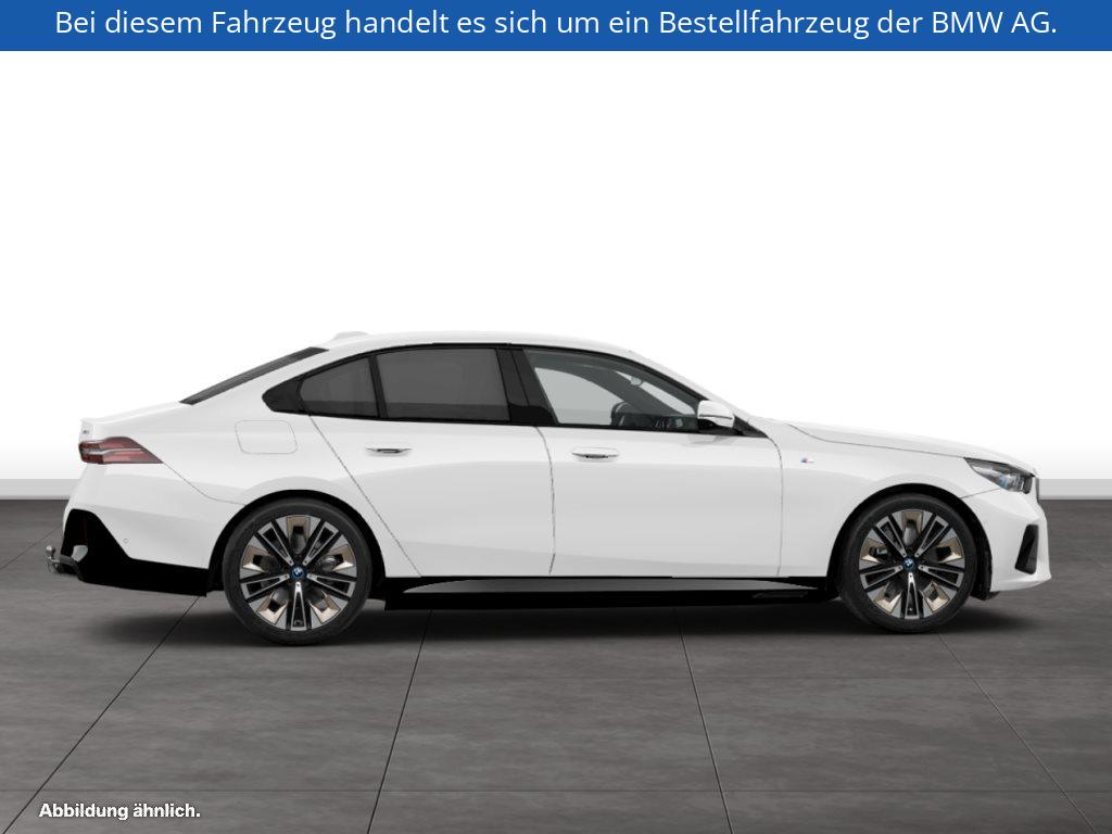 Fahrzeugabbildung BMW i5 xDrive40 Limousine