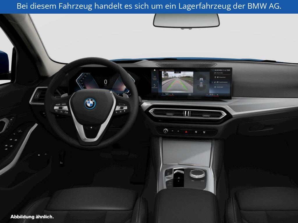 Fahrzeugabbildung BMW 330e xDrive Touring