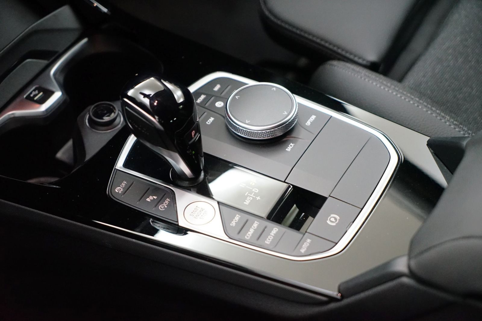 Fahrzeugabbildung BMW 120i 5-Türer Aut. [Sport Line, LC Prof., PDC, LED]