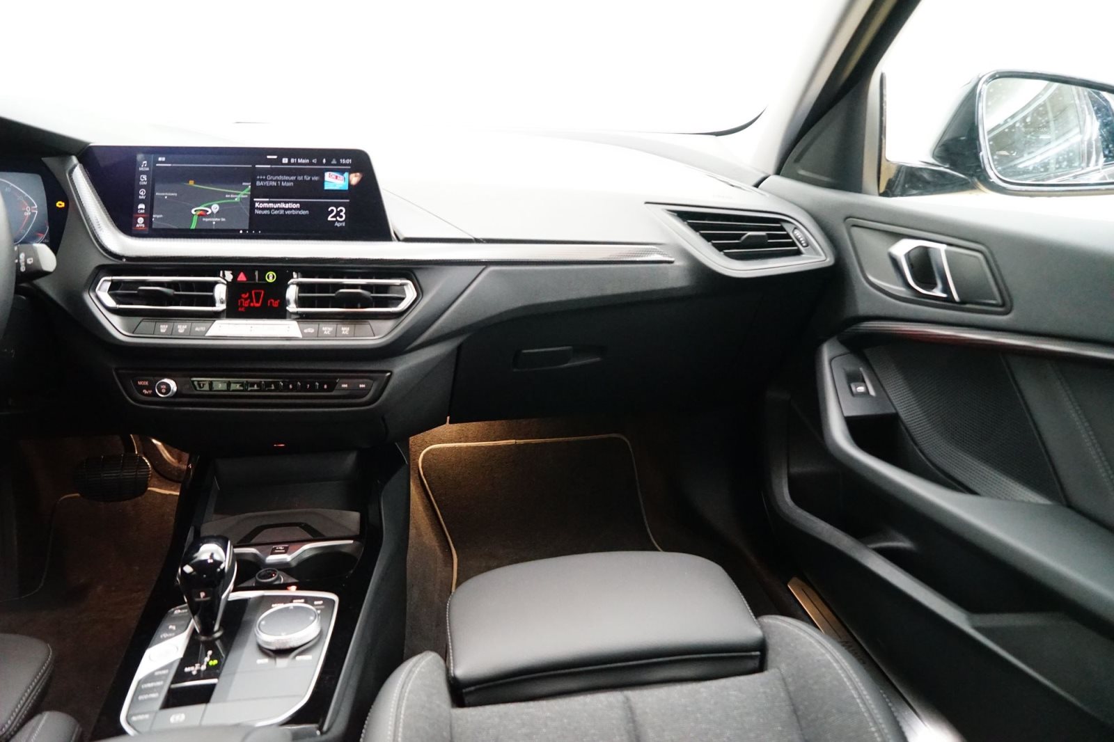 Fahrzeugabbildung BMW 120i 5-Türer Aut. [Sport Line, LC Prof., PDC, LED]