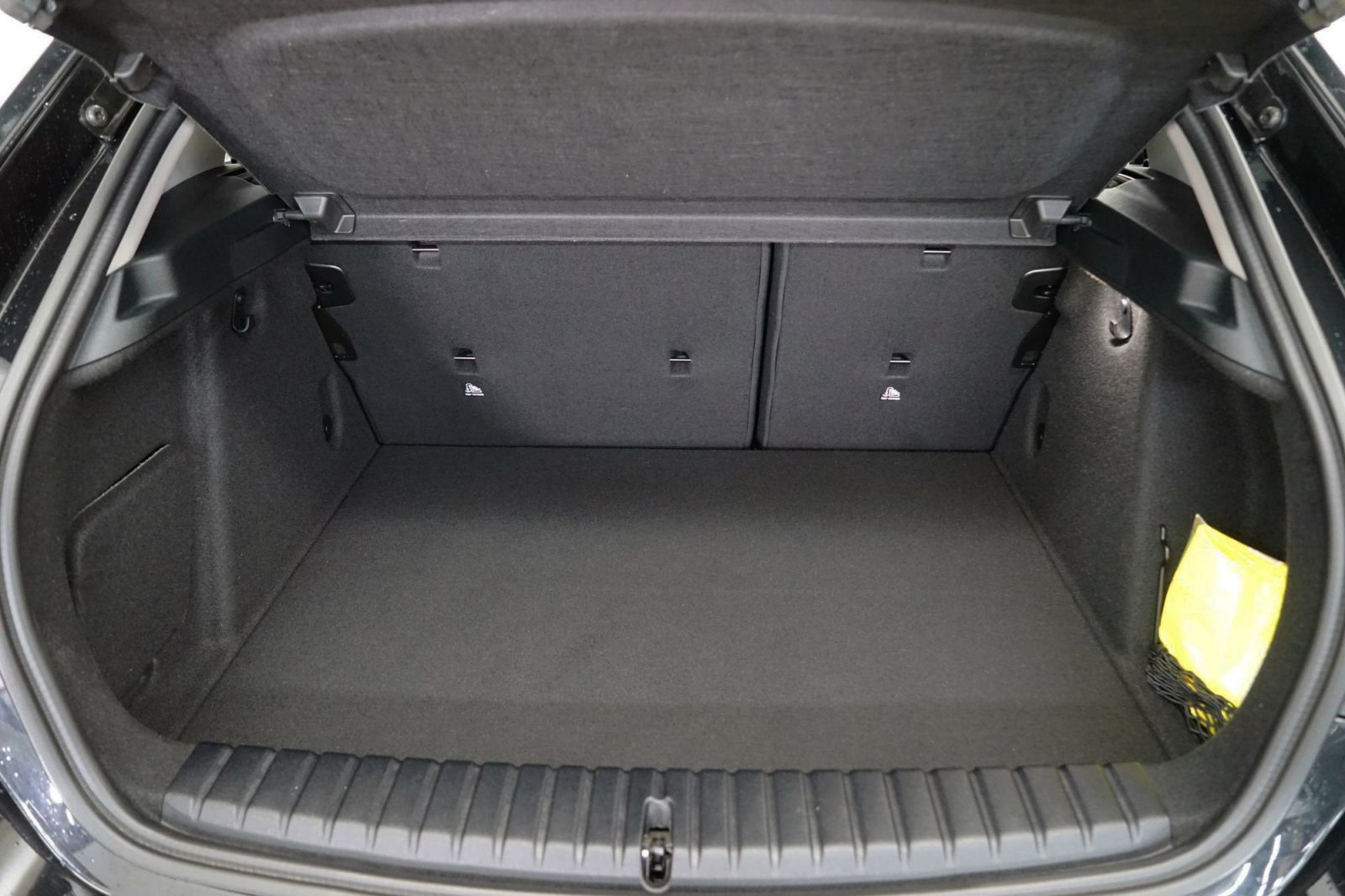 Fahrzeugabbildung BMW 120i 5-Türer Aut. [Sport Line, LC Prof., PDC, LED]