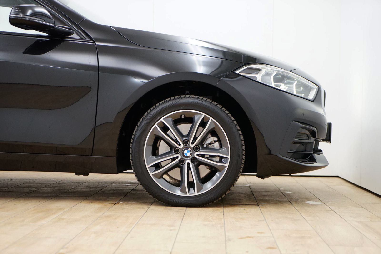 Fahrzeugabbildung BMW 120i 5-Türer Aut. [Sport Line, LC Prof., PDC, LED]