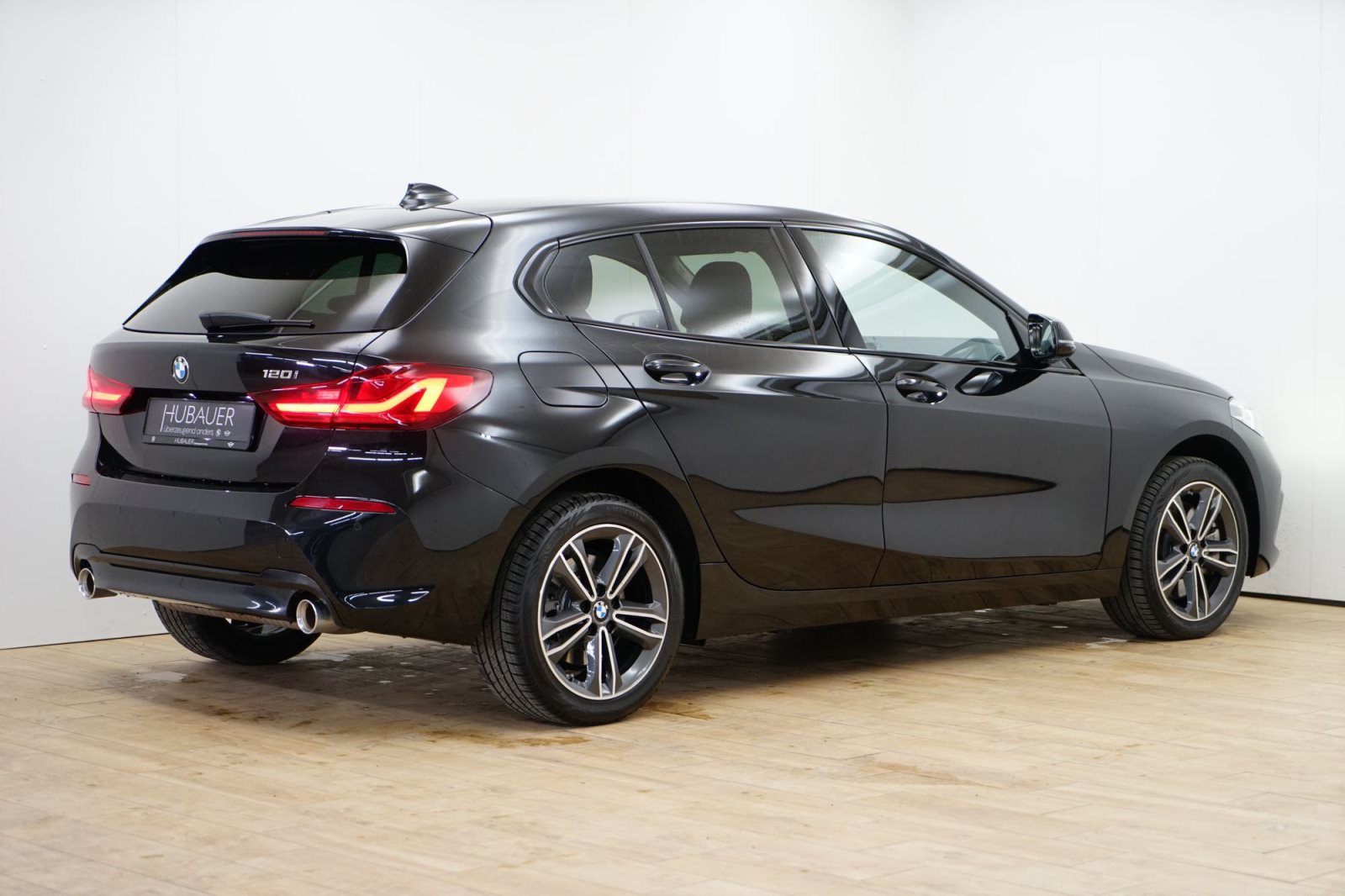 Fahrzeugabbildung BMW 120i 5-Türer Aut. [Sport Line, LC Prof., PDC, LED]