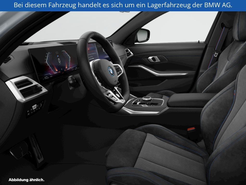 Fahrzeugabbildung BMW 330e Limousine