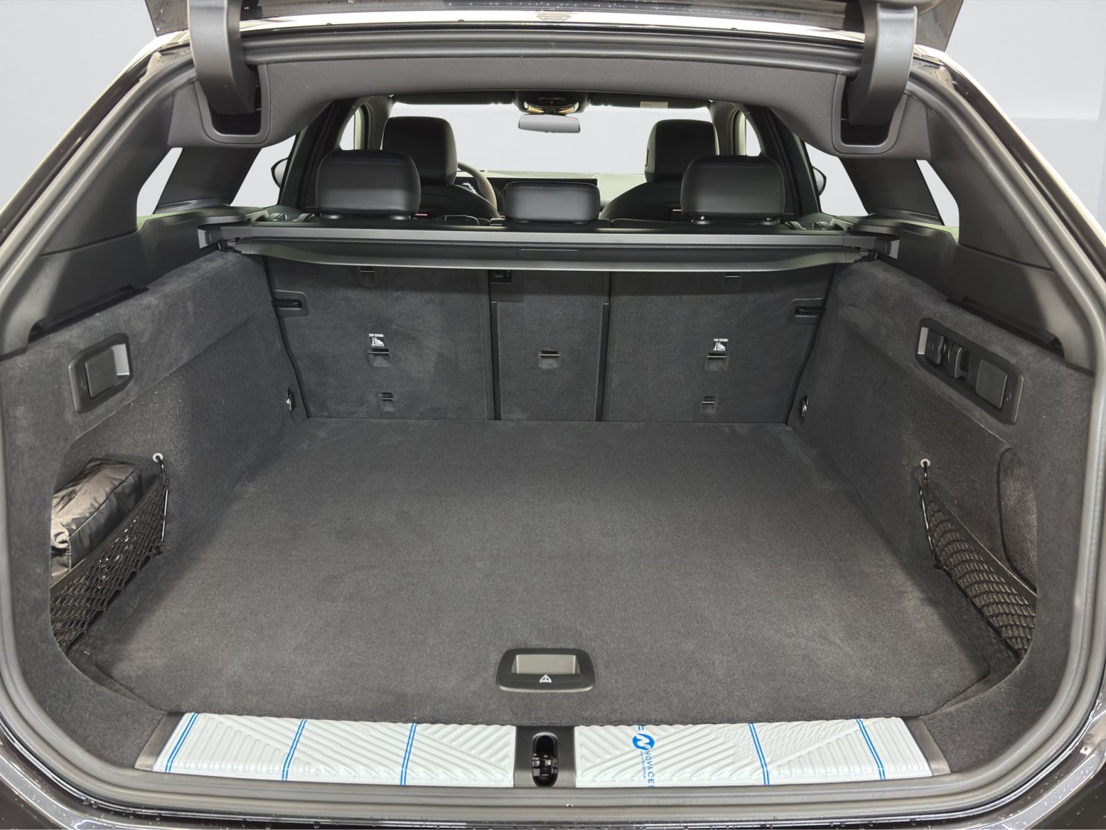 Fahrzeugabbildung BMW 520d xDrive Touring [M Sport Pro, HUD, AHK, ACC, h&k Sound]