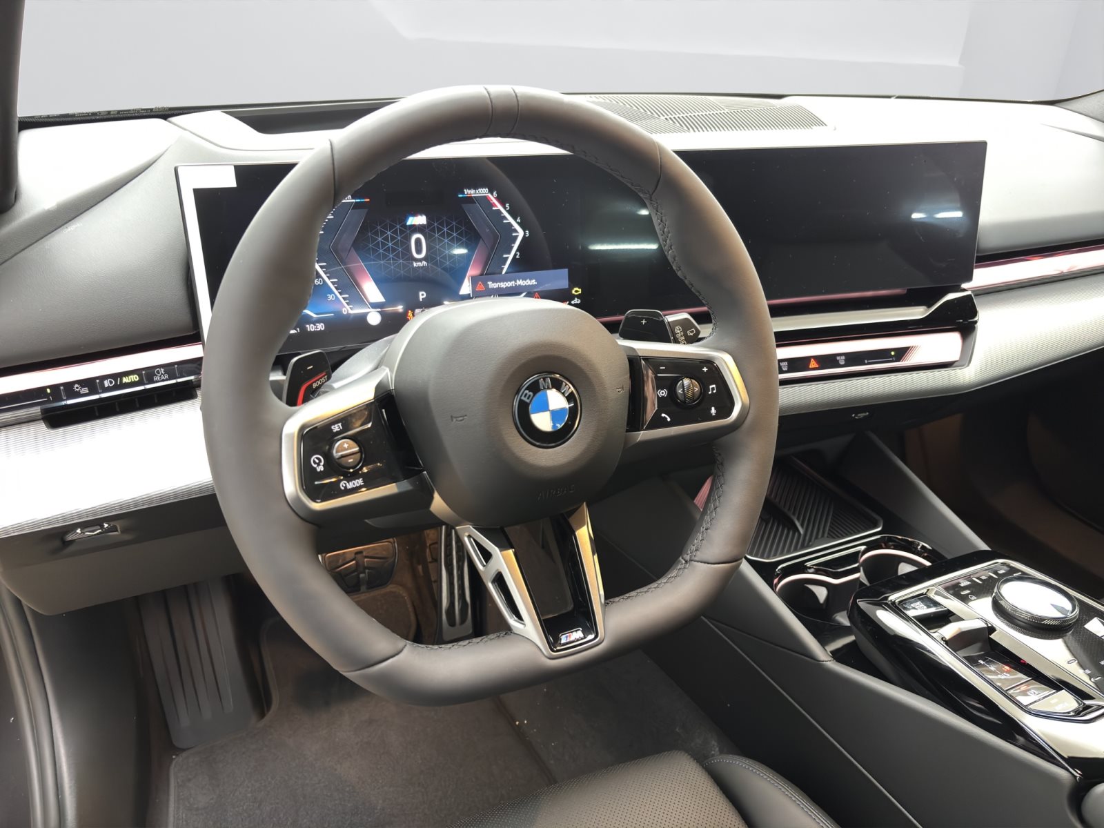 Fahrzeugabbildung BMW 520d xDrive Touring [M Sport Pro, HUD, AHK, ACC, h&k Sound]