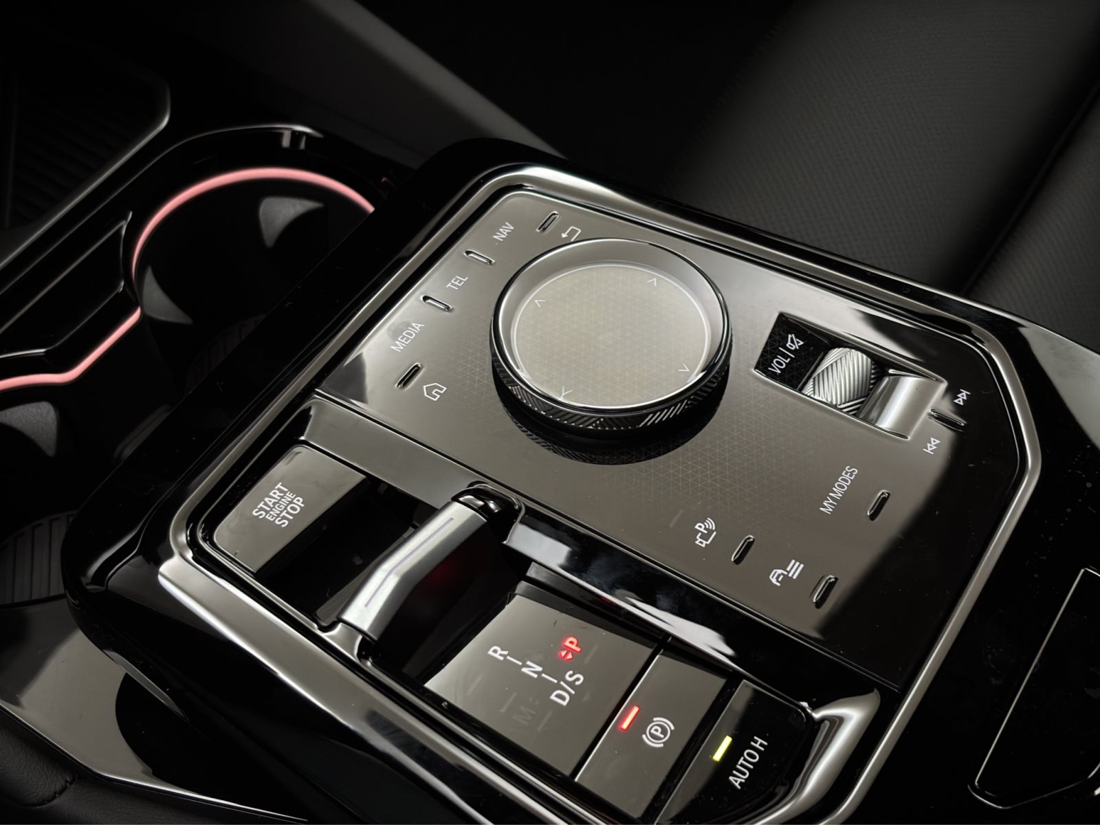 Fahrzeugabbildung BMW 520d xDrive Touring [M Sport Pro, HUD, AHK, ACC, h&k Sound]