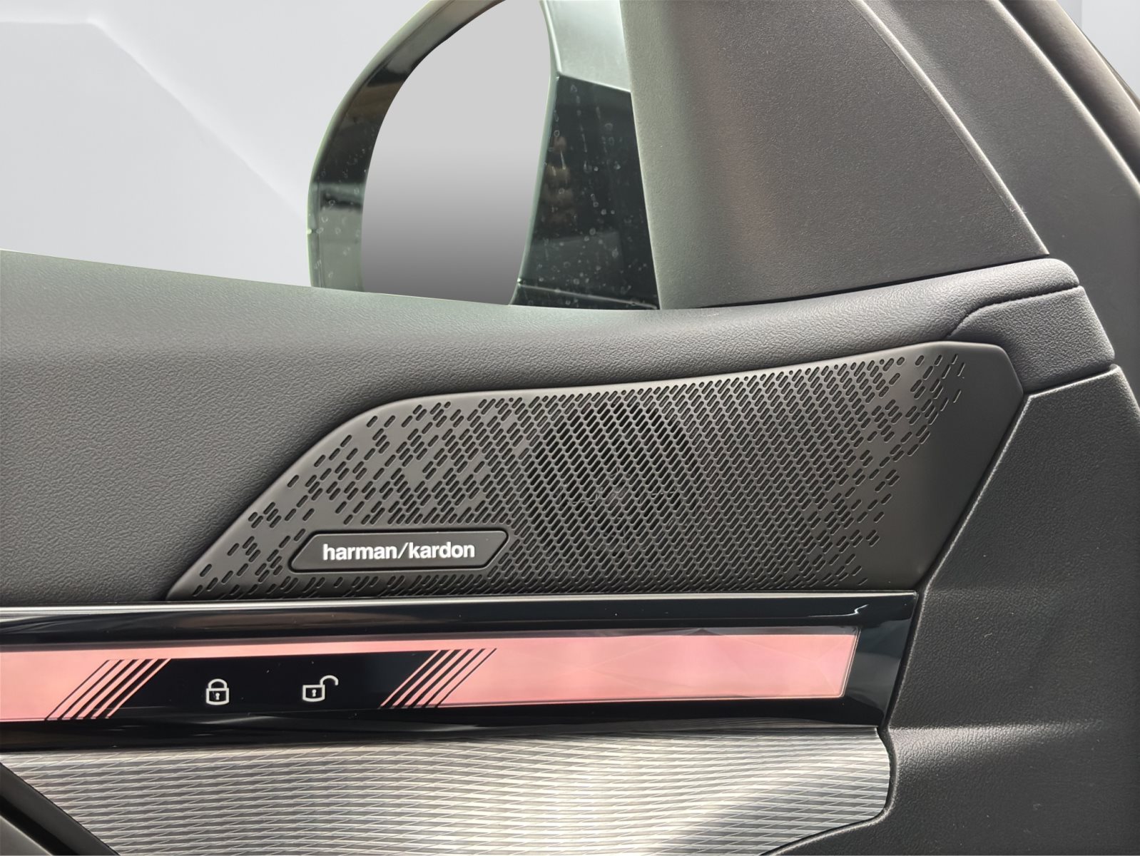 Fahrzeugabbildung BMW 520d xDrive Touring [M Sport Pro, HUD, AHK, ACC, h&k Sound]