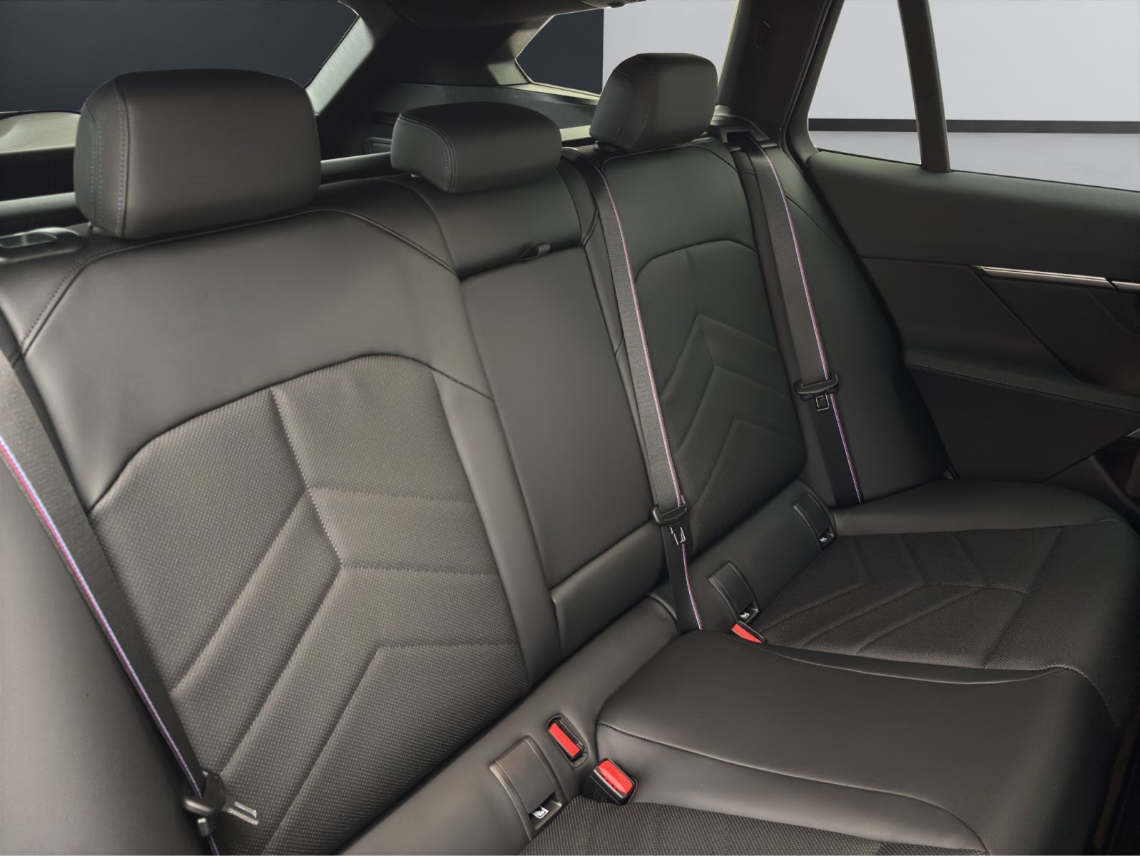 Fahrzeugabbildung BMW 520d xDrive Touring [M Sport Pro, HUD, AHK, ACC, h&k Sound]