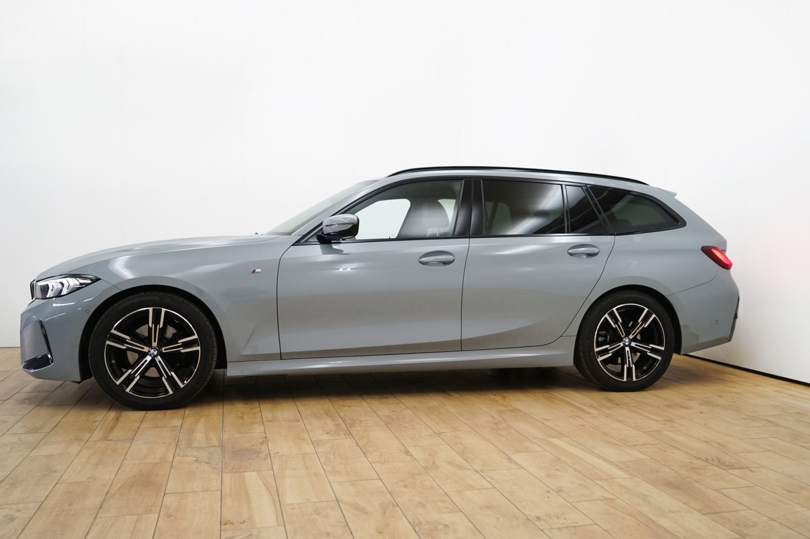 Fahrzeugabbildung BMW 320d Touring [M Sport, AHK, ACC, RFK, SHZ]