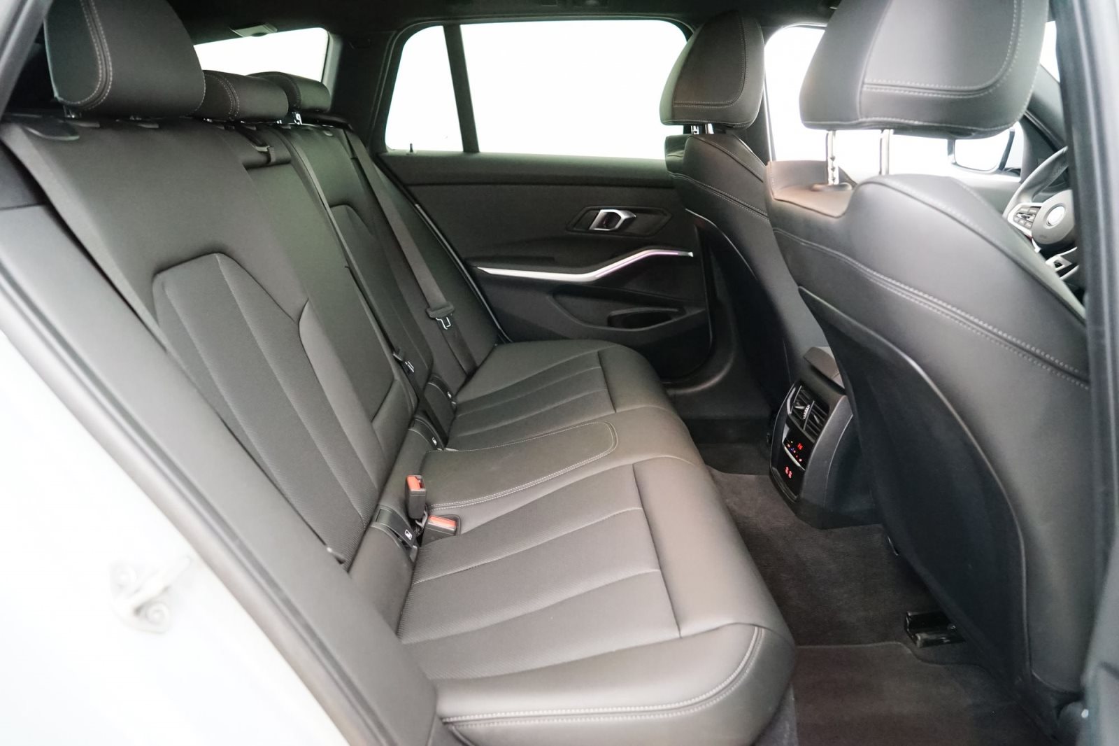 Fahrzeugabbildung BMW 320d Touring [M Sport, AHK, ACC, RFK, SHZ]
