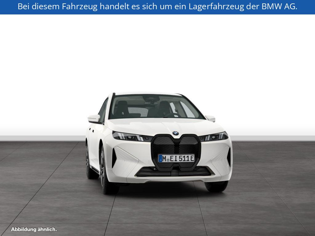 Fahrzeugabbildung BMW iX xDrive45