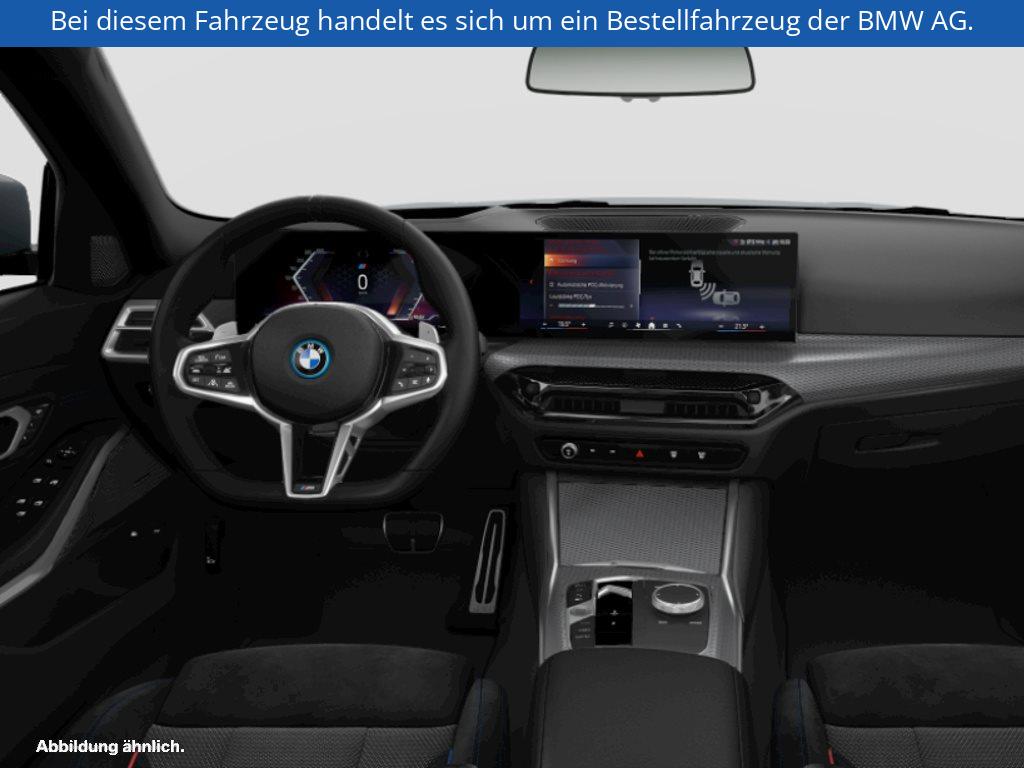 Fahrzeugabbildung BMW 330e Touring