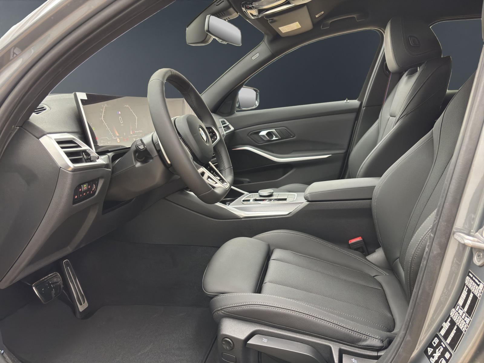 Fahrzeugabbildung BMW 320d xDrive Touring [M Sport Pro, HUD, AHK, ACC, 19 LMR]