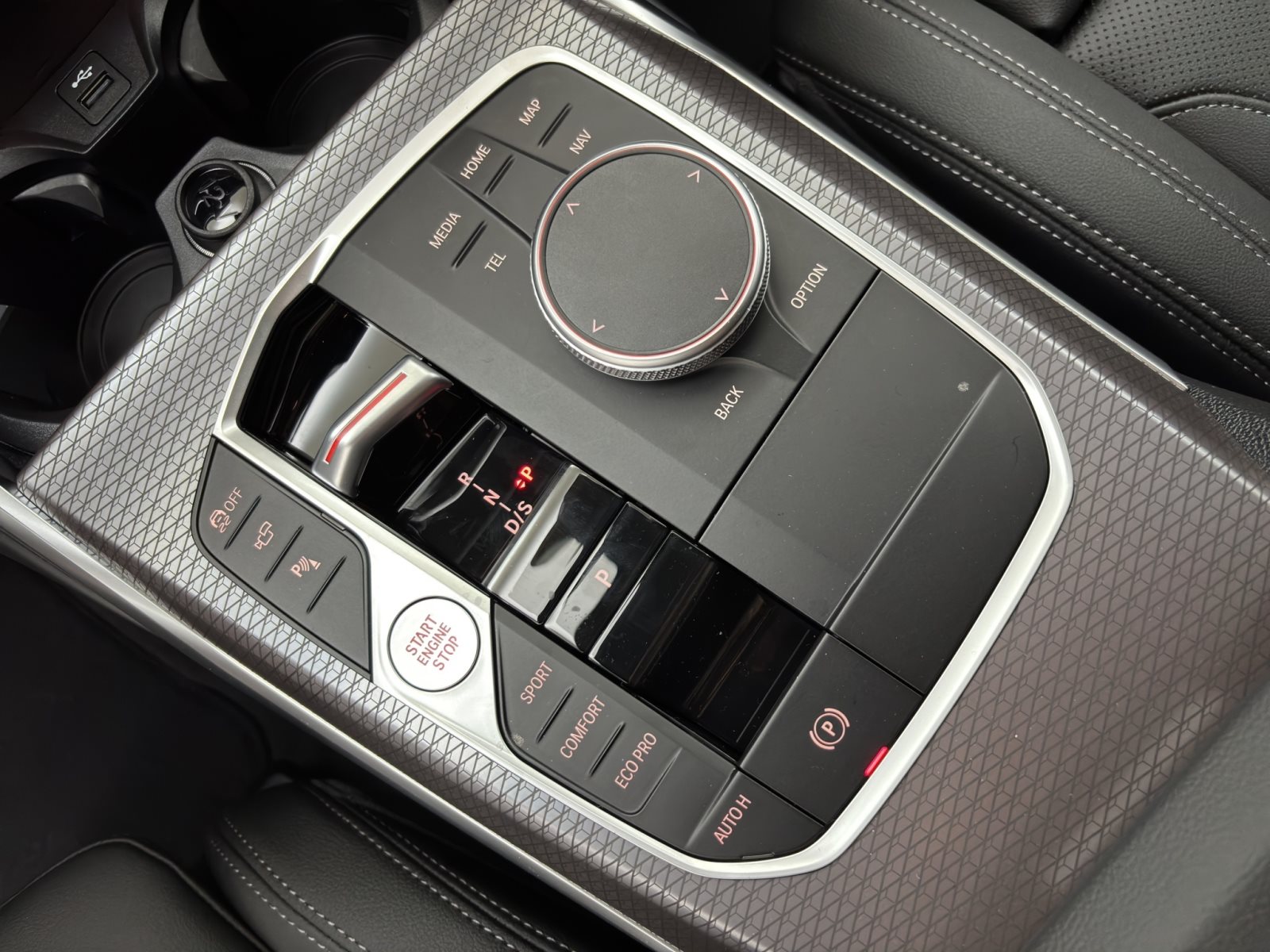 Fahrzeugabbildung BMW 320d xDrive Touring [M Sport Pro, HUD, AHK, ACC, 19 LMR]