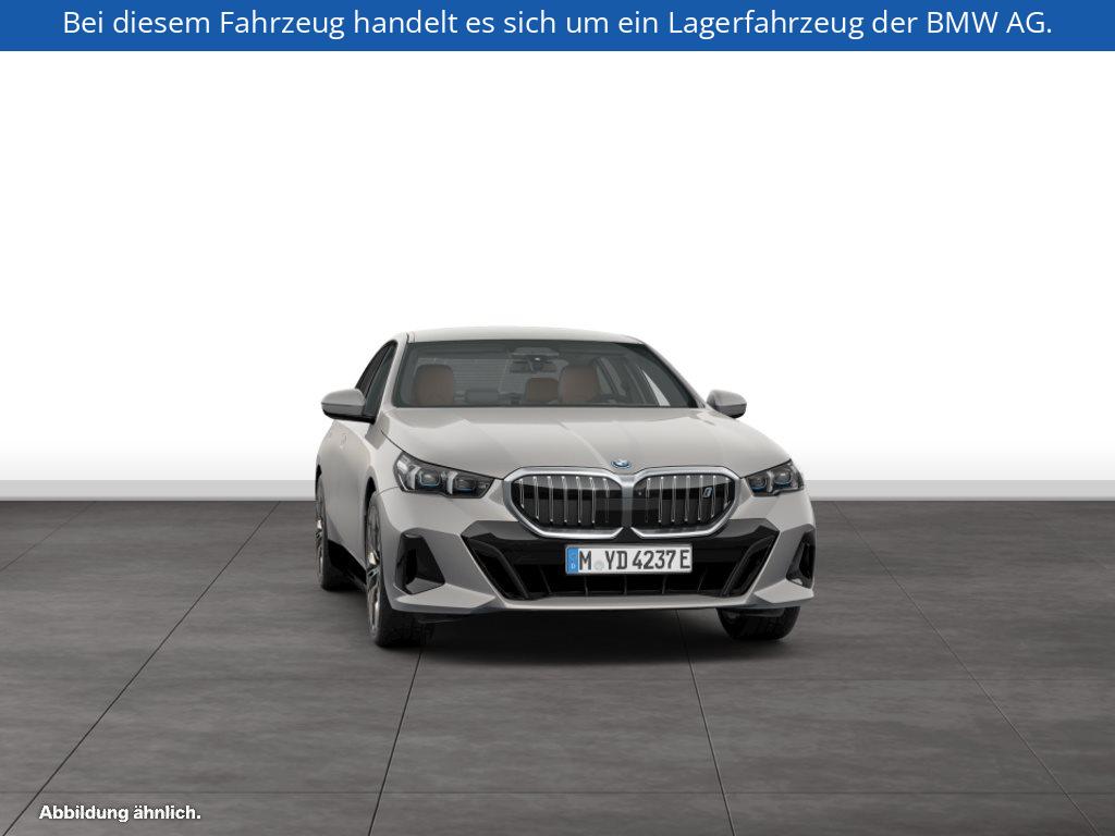 Fahrzeugabbildung BMW i5 xDrive40