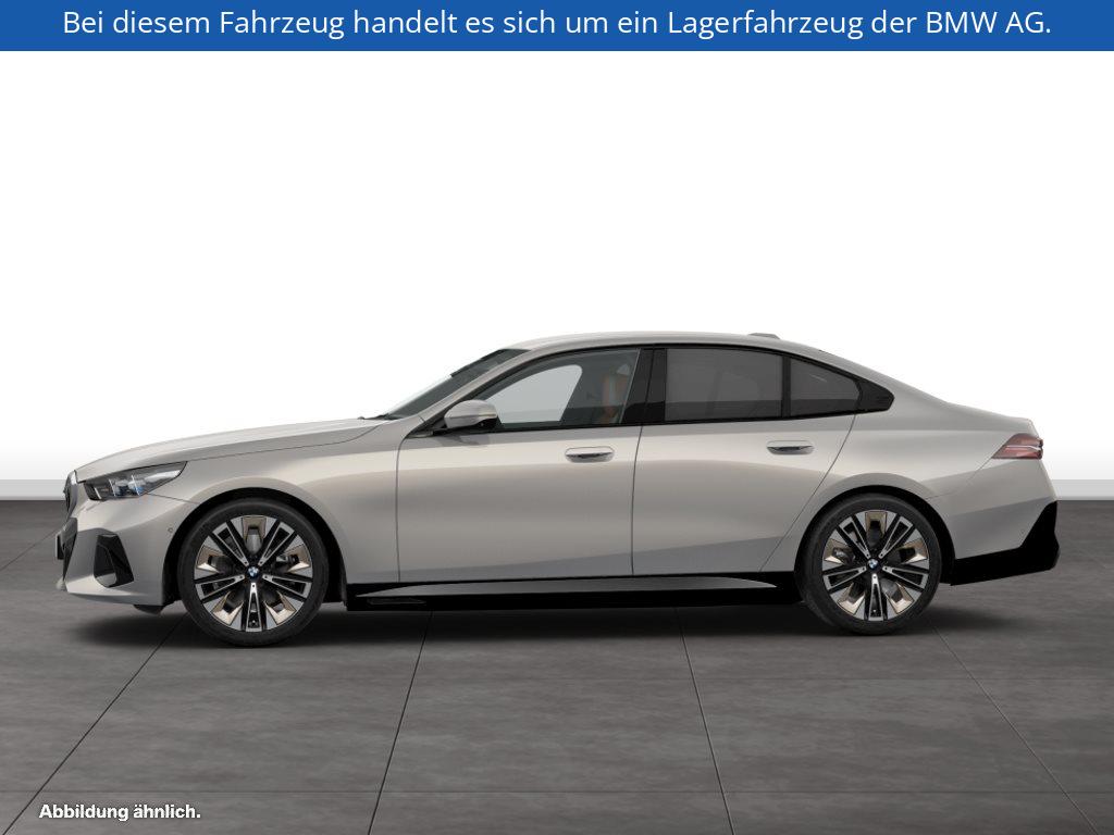 Fahrzeugabbildung BMW i5 xDrive40