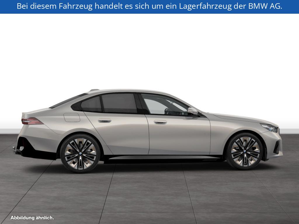 Fahrzeugabbildung BMW i5 xDrive40