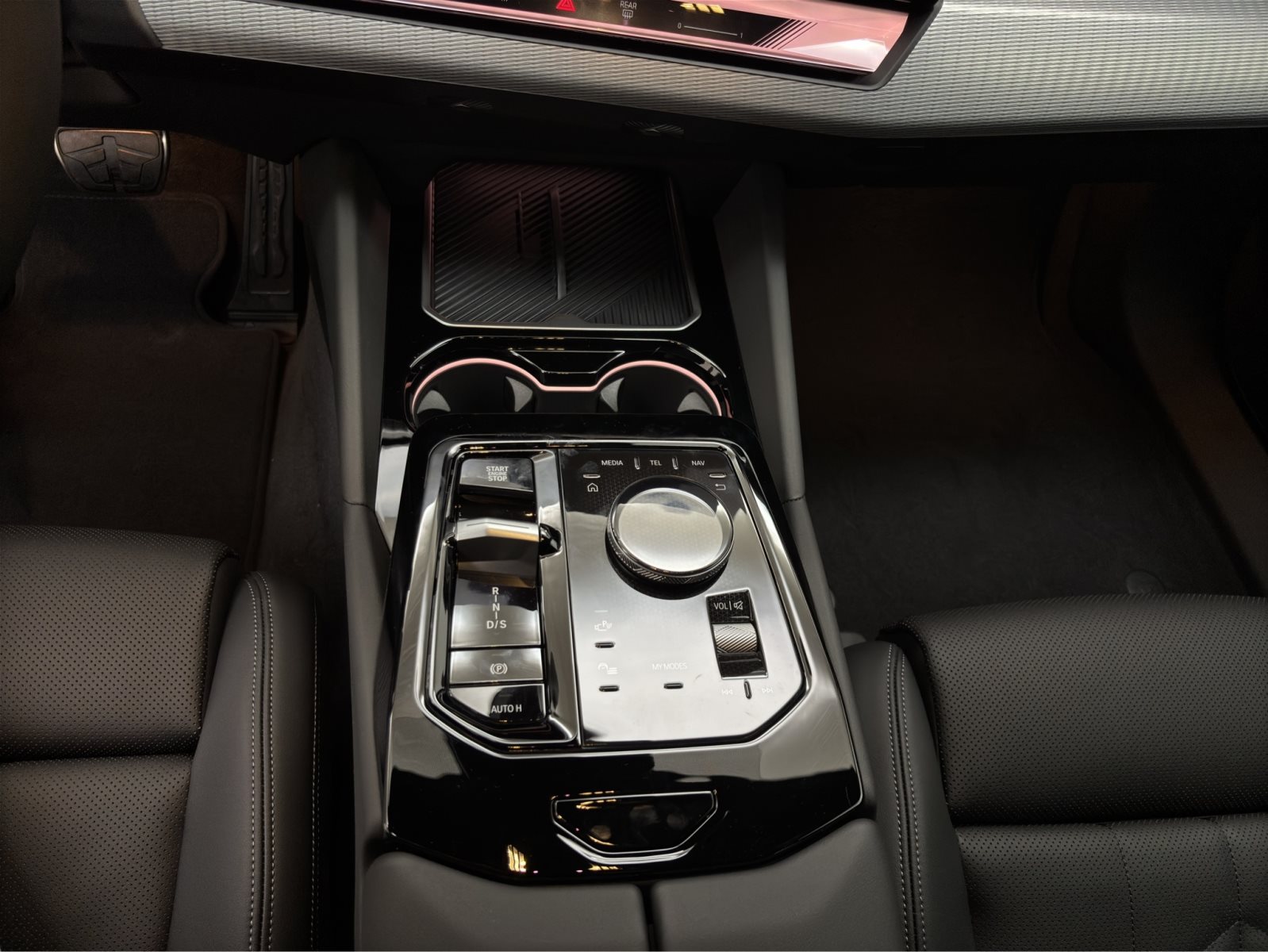 Fahrzeugabbildung BMW 520d xDrive Limousine [M Sport, HUD, ACC, 19 LMR]