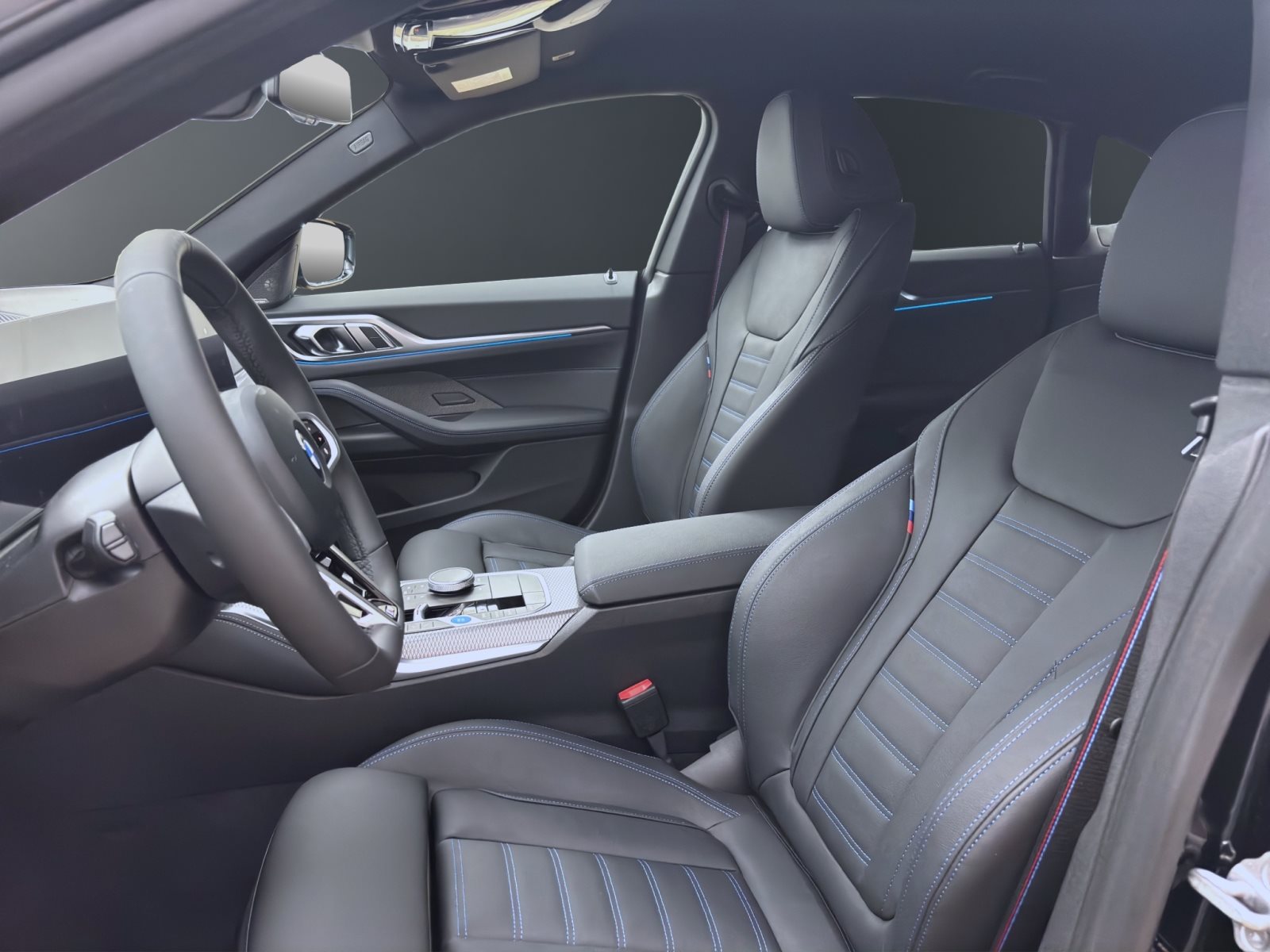 Fahrzeugabbildung BMW i4 xDrive40 [M Sport Pro, HUD, AHK, ACC, 19 LMR]