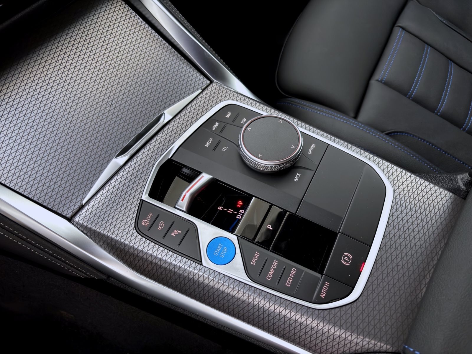 Fahrzeugabbildung BMW i4 xDrive40 [M Sport Pro, HUD, AHK, ACC, 19 LMR]
