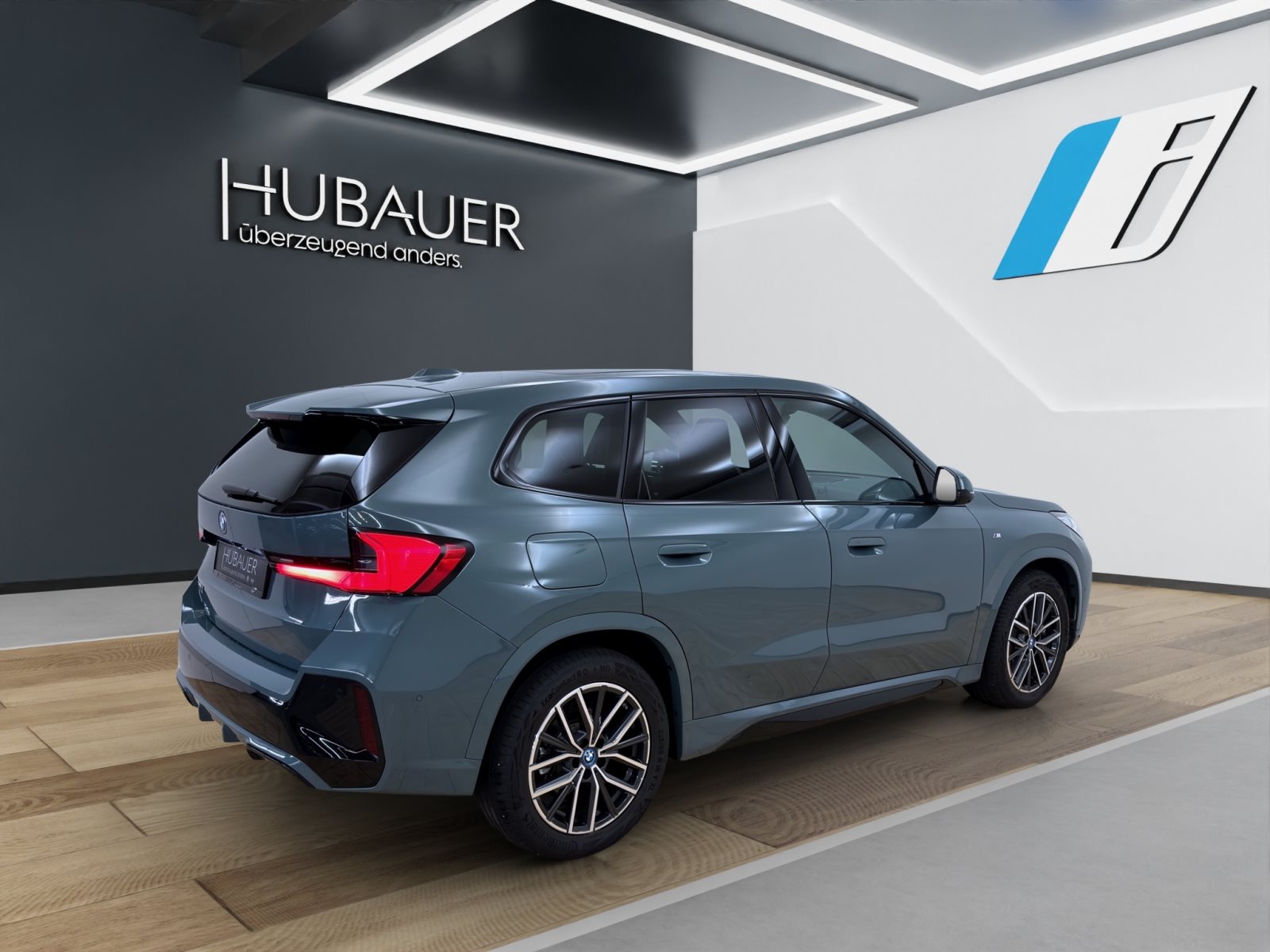 Fahrzeugabbildung BMW iX1 xDrive30 [M Sport, HUD, Pano, HK Sound, AHK]