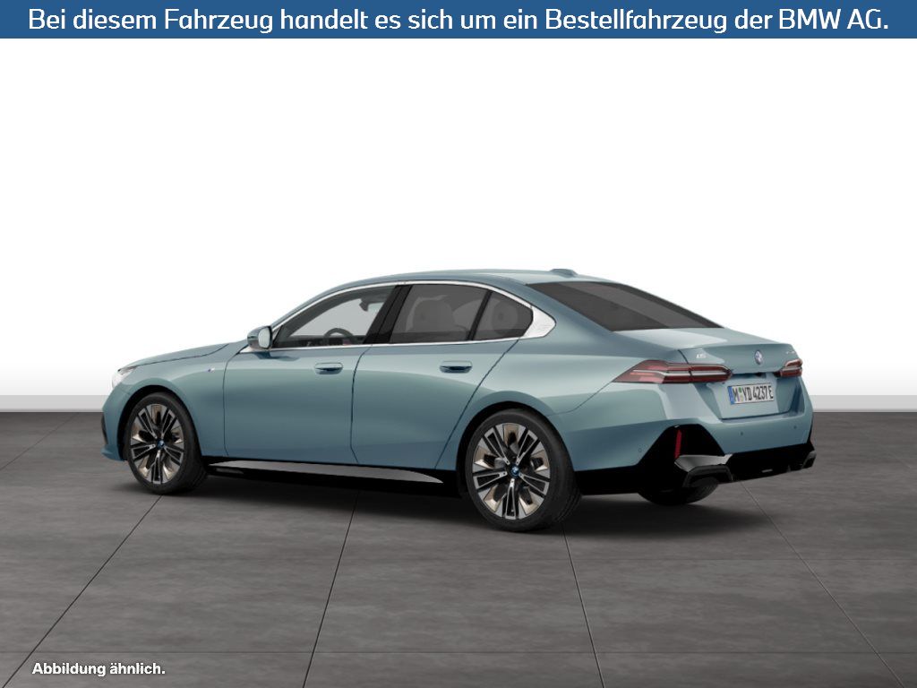 Fahrzeugabbildung BMW i5 eDrive40 Limousine