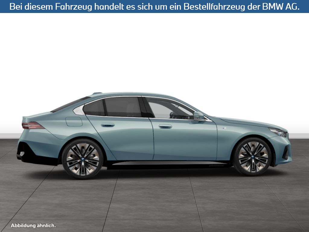 Fahrzeugabbildung BMW i5 eDrive40 Limousine