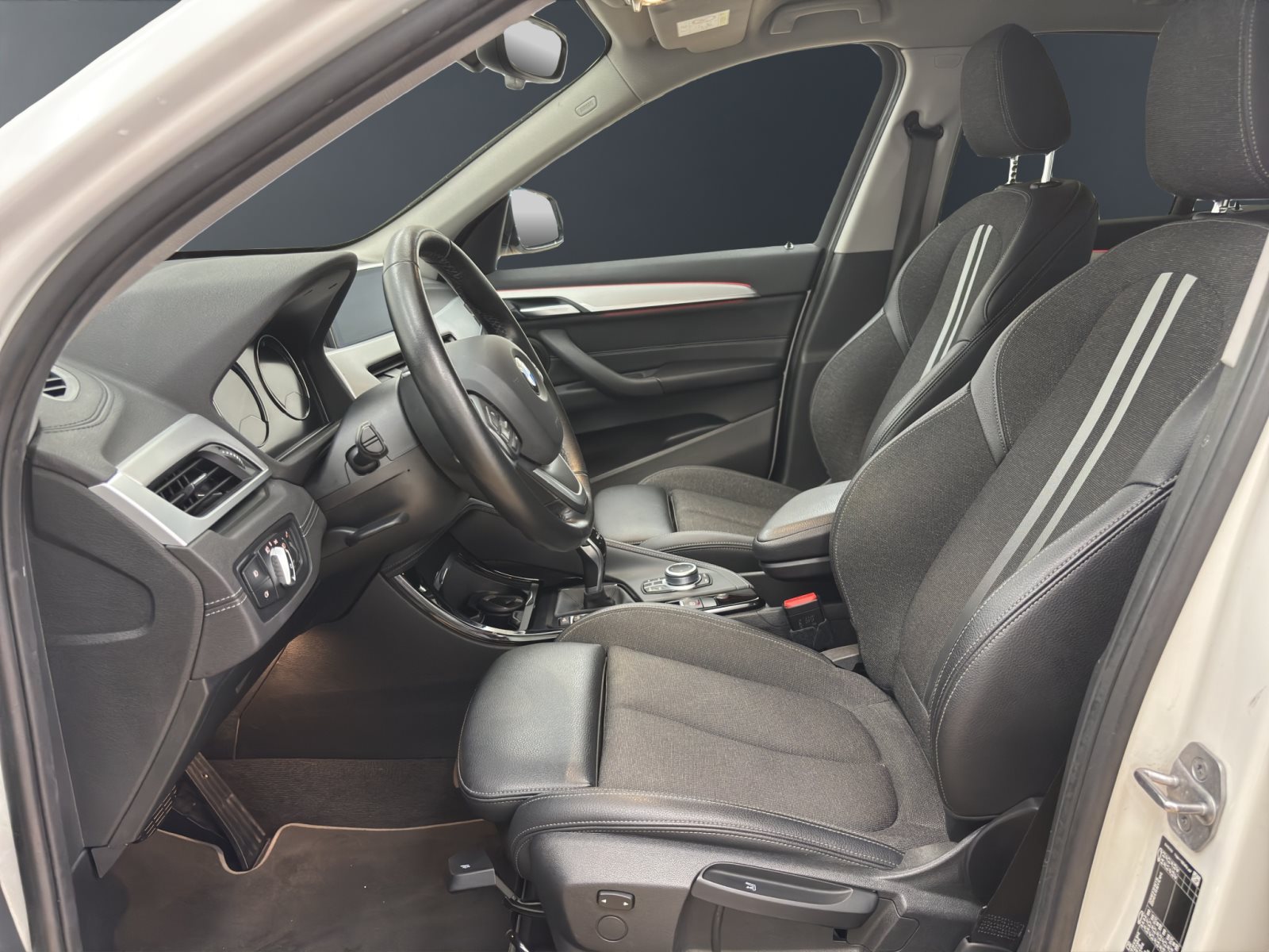 Fahrzeugabbildung BMW X1 xDrive18d [Sport Line, Navi, RFK, LED, SHZ]