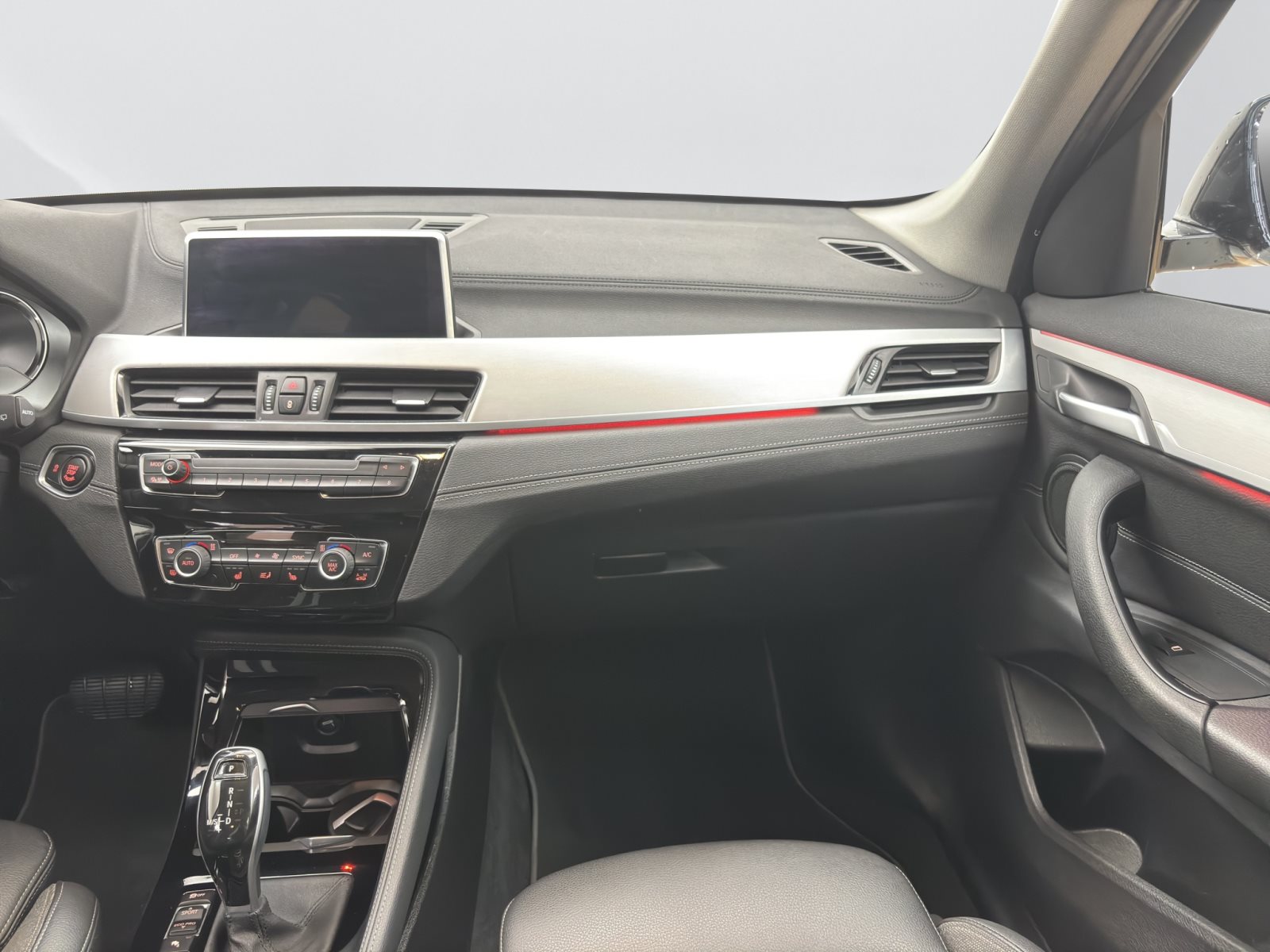 Fahrzeugabbildung BMW X1 xDrive18d [Sport Line, Navi, RFK, LED, SHZ]