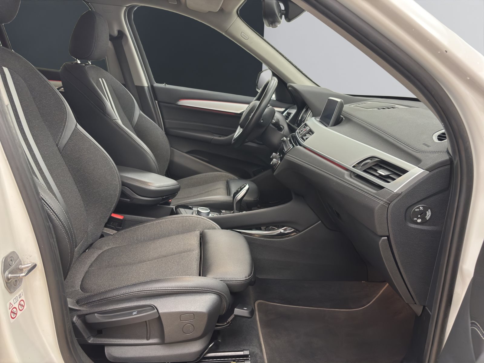 Fahrzeugabbildung BMW X1 xDrive18d [Sport Line, Navi, RFK, LED, SHZ]
