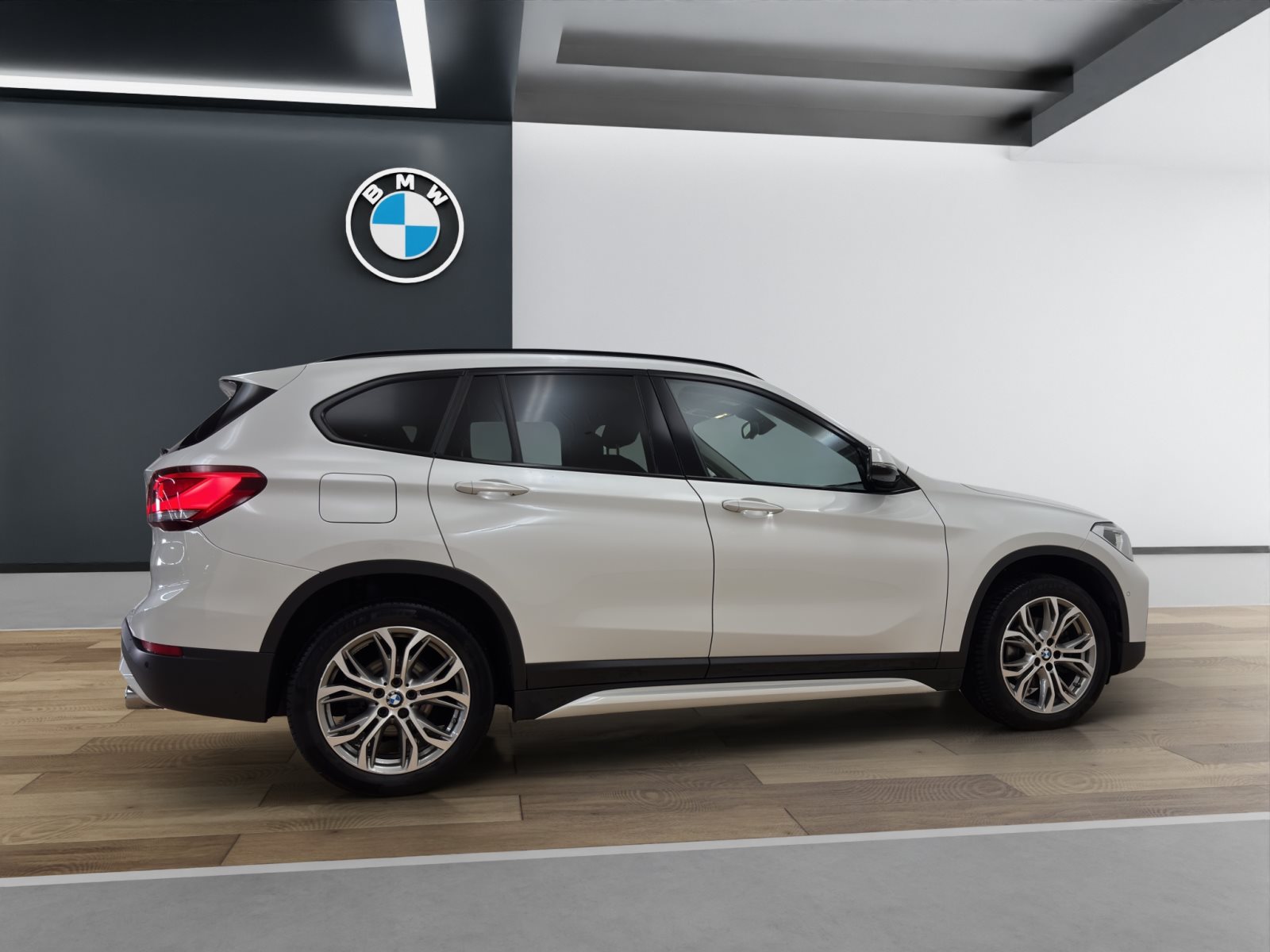 Fahrzeugabbildung BMW X1 xDrive18d [Sport Line, Navi, RFK, LED, SHZ]