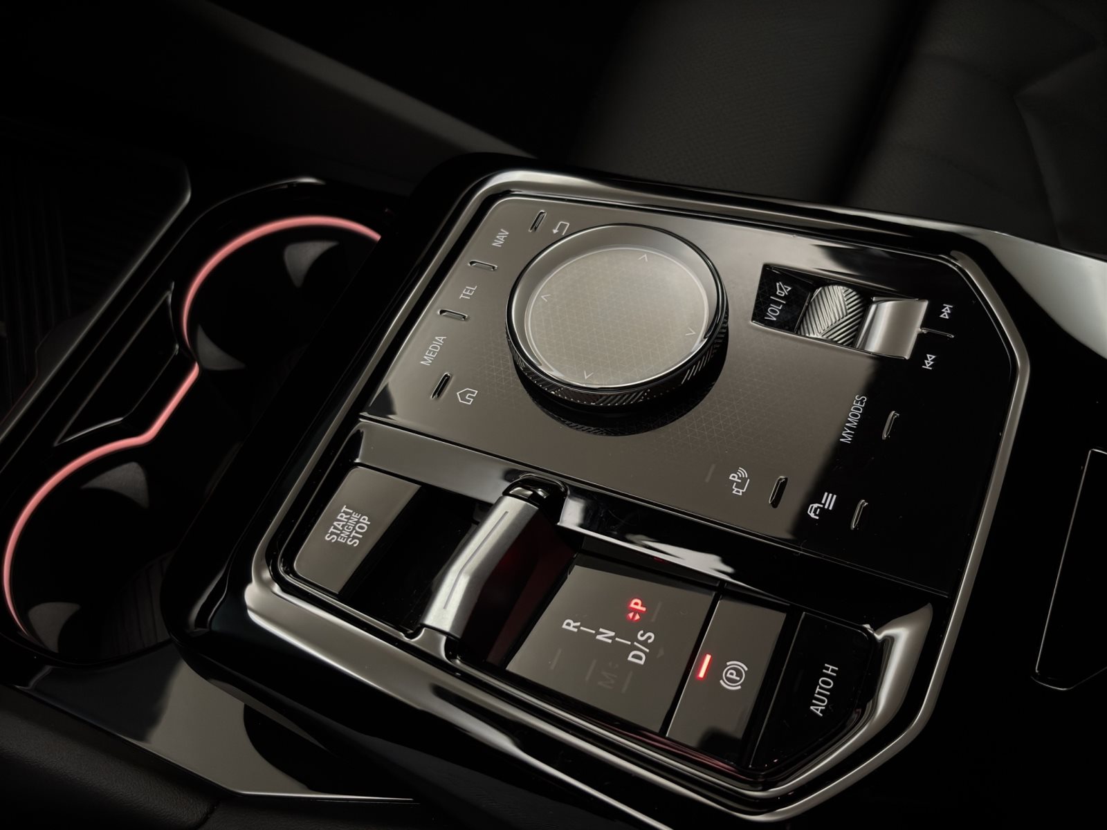 Fahrzeugabbildung BMW 520d Touring [M Sport, AHK, ACC, RFK, h&k Sound]