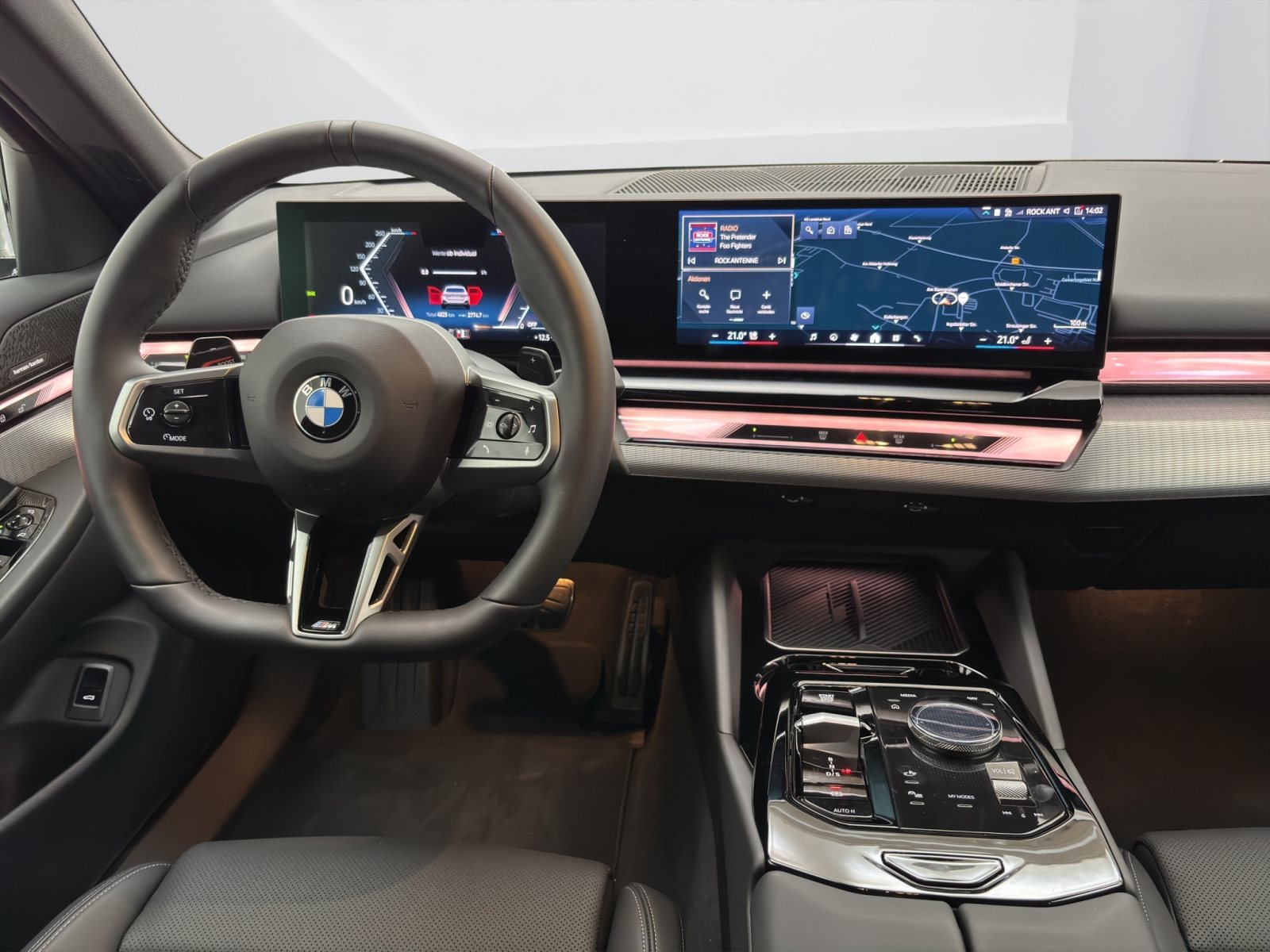 Fahrzeugabbildung BMW 520d Touring [M Sport, AHK, ACC, RFK, h&k Sound]