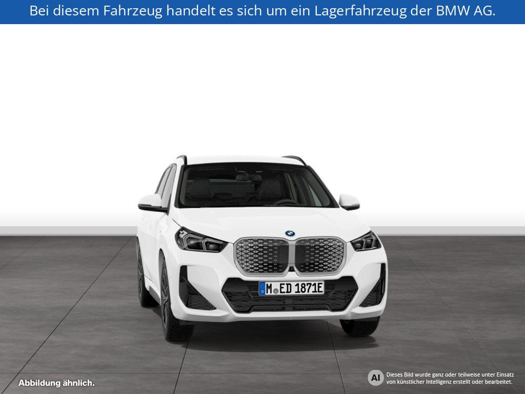 Fahrzeugabbildung BMW iX1 xDrive30