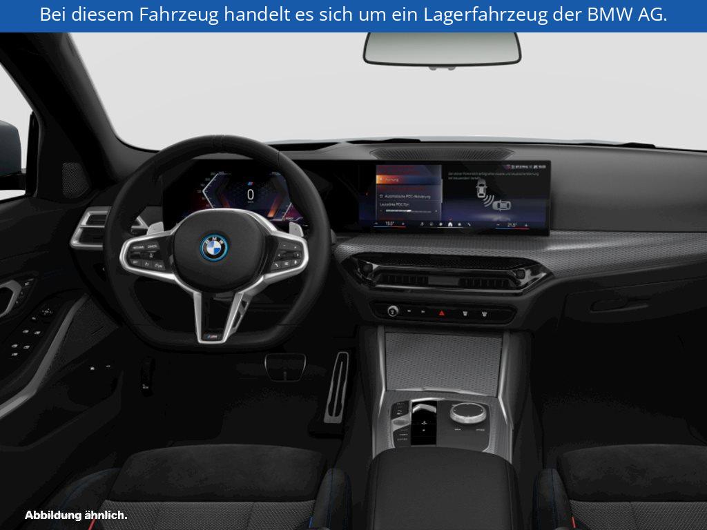Fahrzeugabbildung BMW 330e Touring