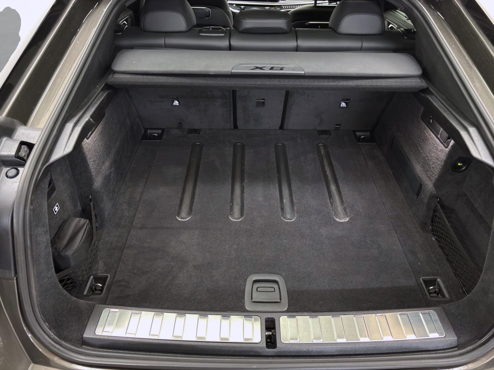Fahrzeugabbildung BMW X6 xDrive40d [M Sport Pro, Standhz., Pano, AHK]