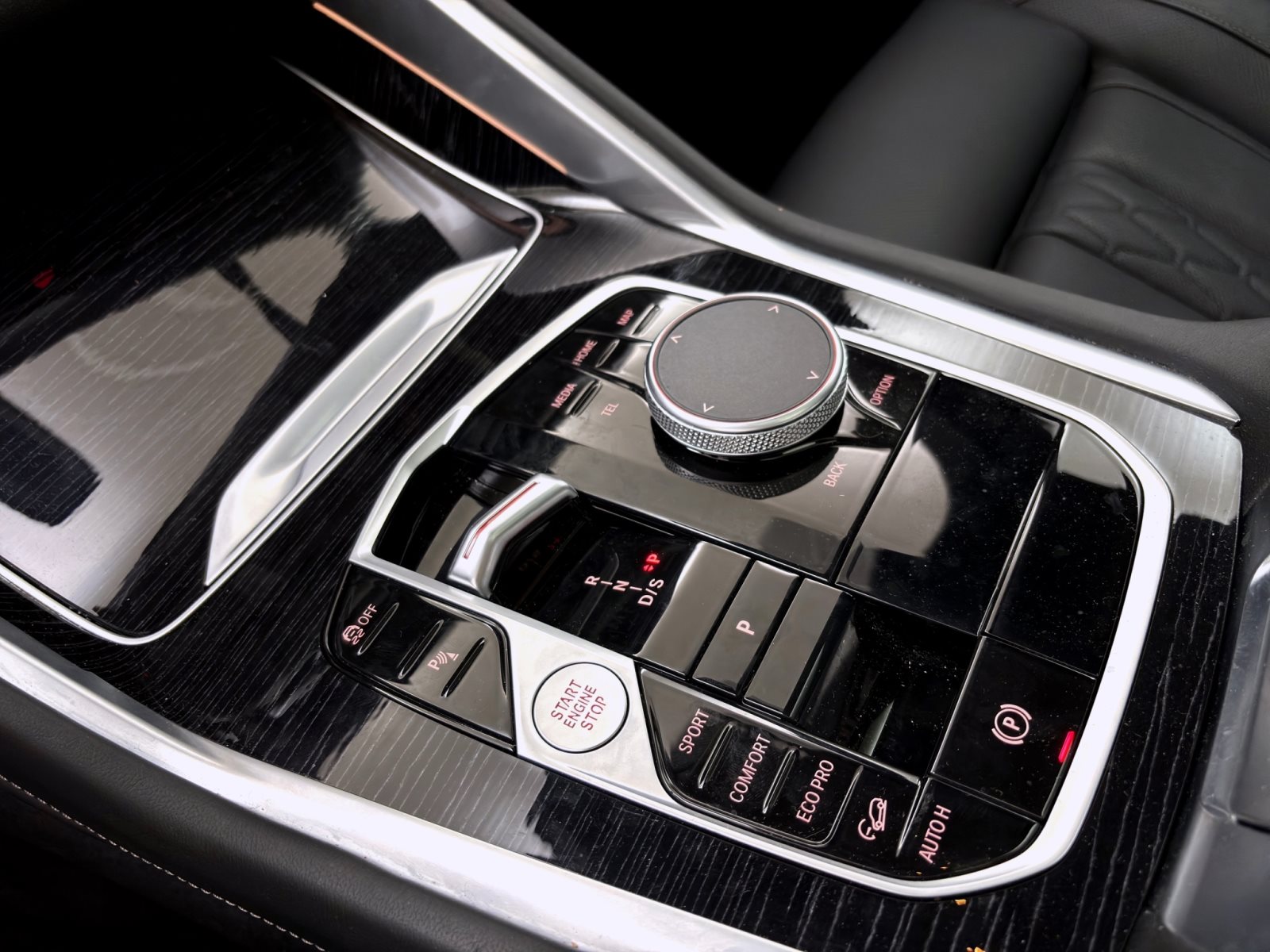 Fahrzeugabbildung BMW X6 xDrive40d [M Sport Pro, Standhz., Pano, AHK]