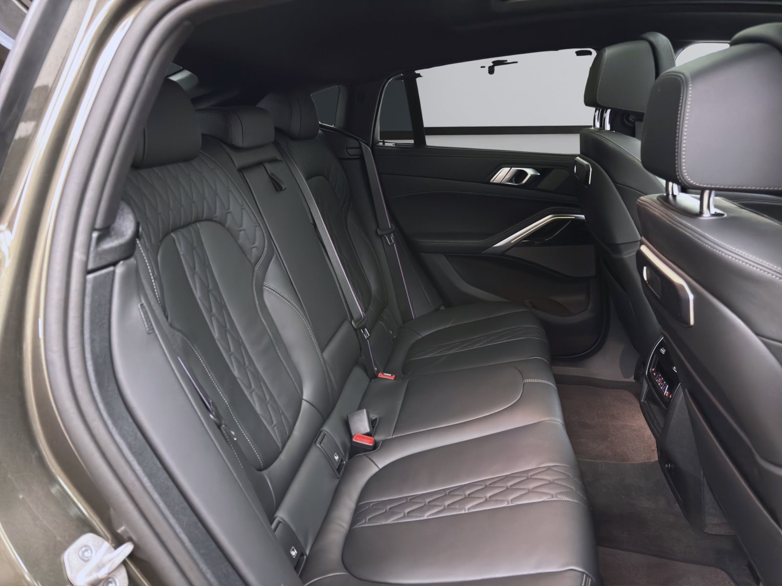 Fahrzeugabbildung BMW X6 xDrive40d [M Sport Pro, Standhz., Pano, AHK]