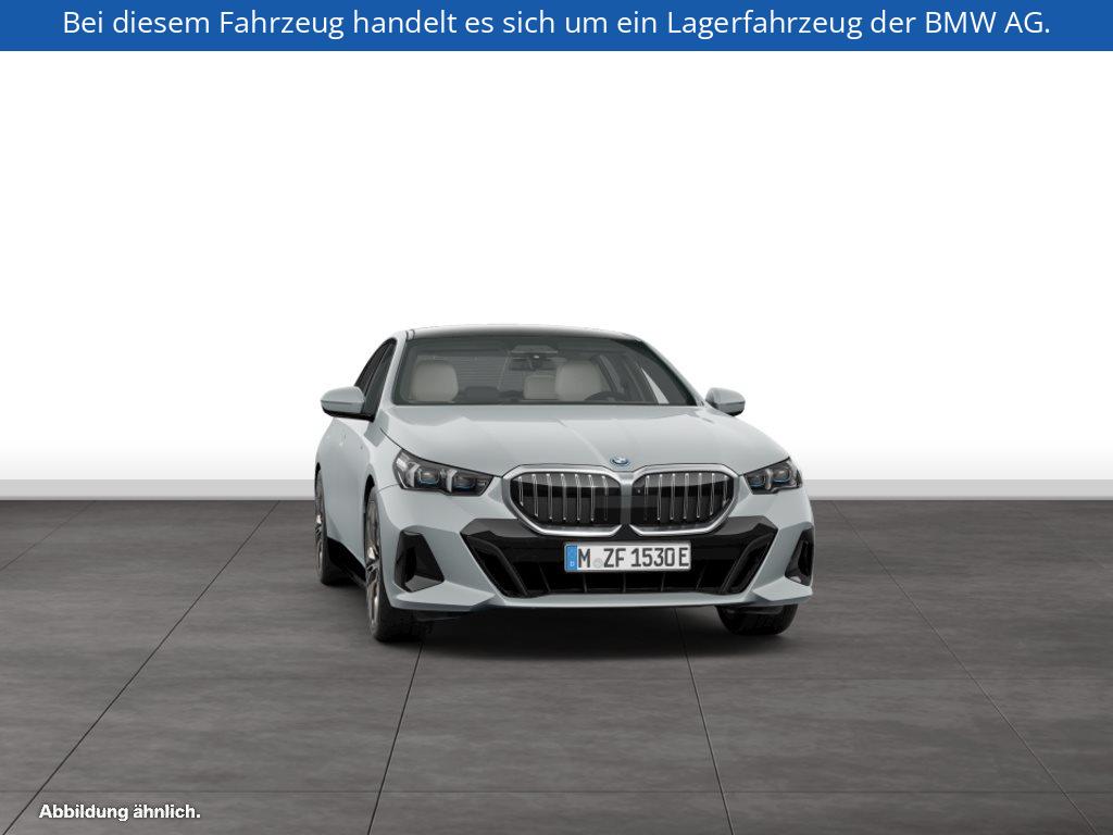 Fahrzeugabbildung BMW 530e Limousine