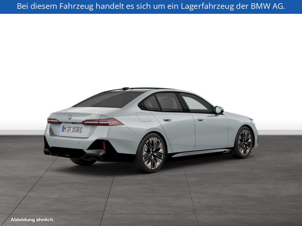 Fahrzeugabbildung BMW 530e Limousine