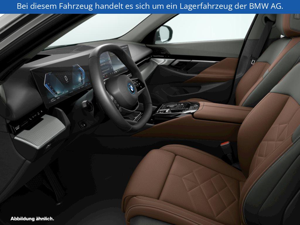 Fahrzeugabbildung BMW 550e xDrive Limousine