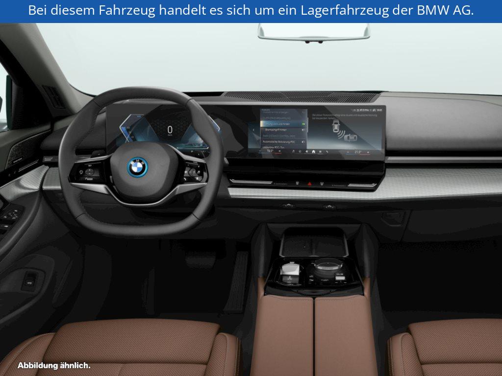 Fahrzeugabbildung BMW 550e xDrive Limousine