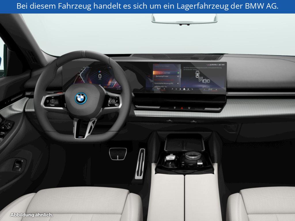 Fahrzeugabbildung BMW i5 eDrive40 Limousine