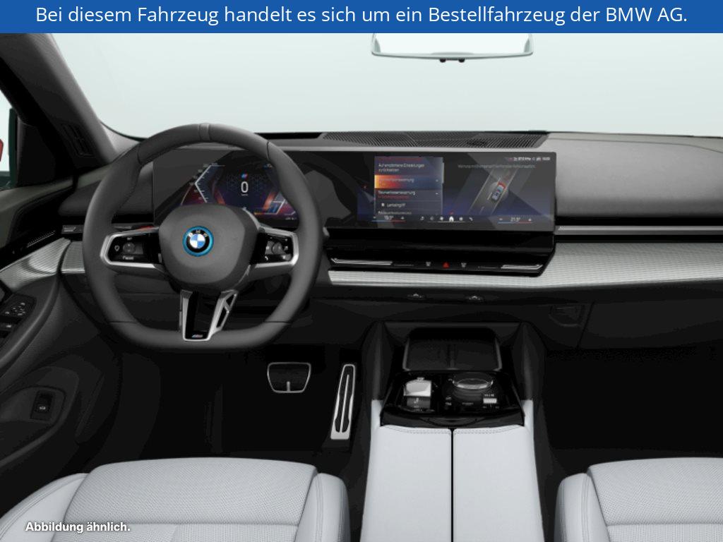 Fahrzeugabbildung BMW i5 eDrive40 Touring