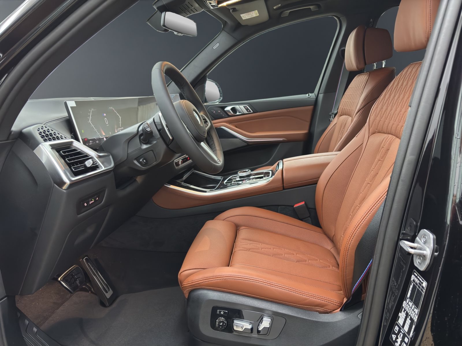 Fahrzeugabbildung BMW X5 xDrive40d [M Sport Pro, HUD, AHK, ACC, GSD, 22 LMR]