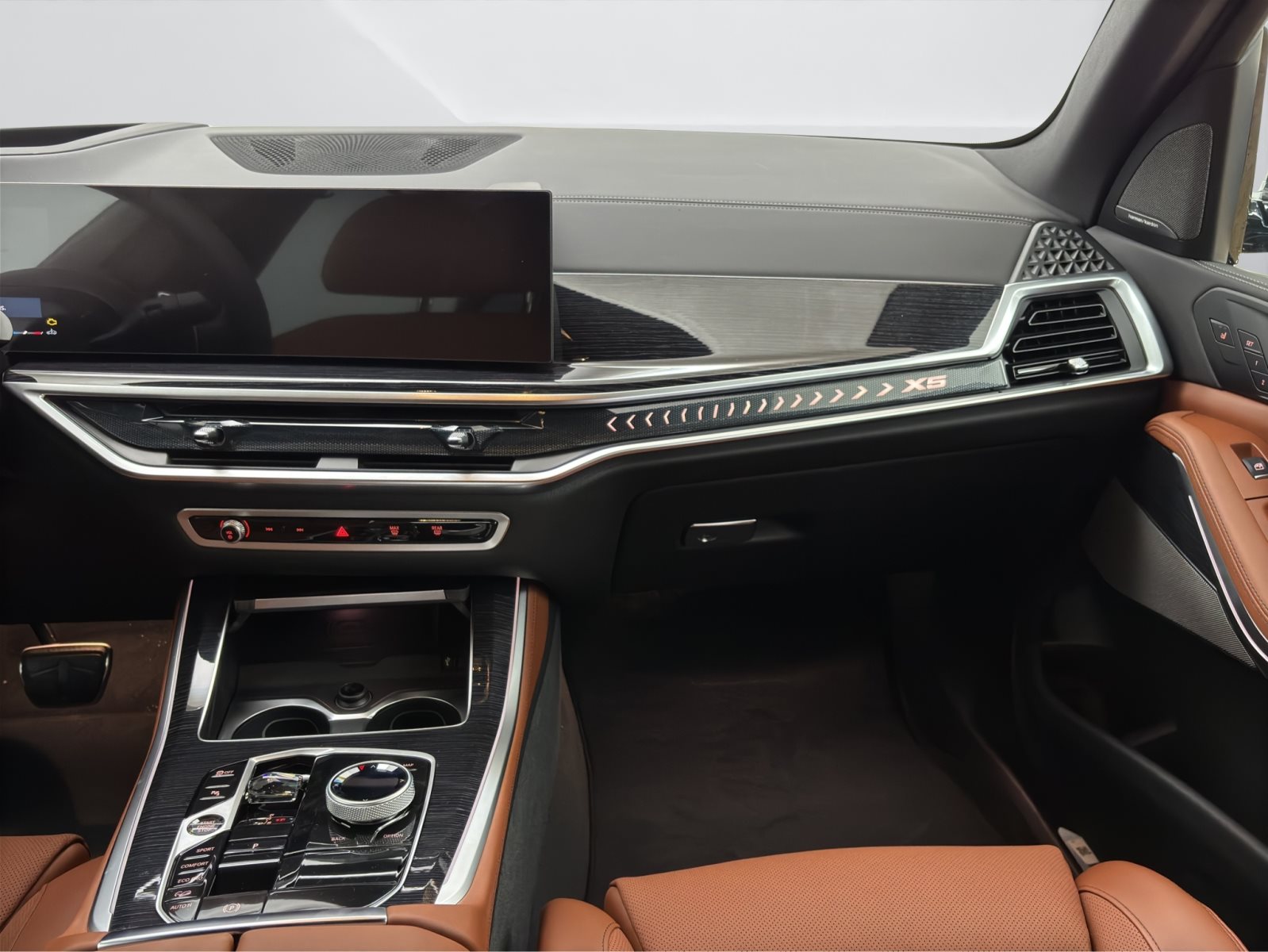 Fahrzeugabbildung BMW X5 xDrive40d [M Sport Pro, HUD, AHK, ACC, GSD, 22 LMR]