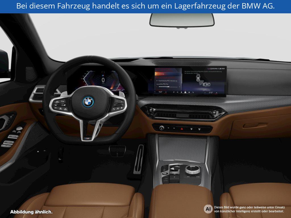 Fahrzeugabbildung BMW 330e Limousine
