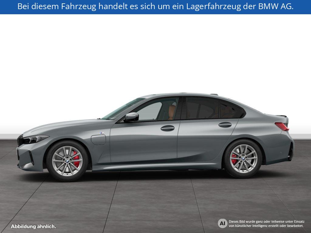 Fahrzeugabbildung BMW 330e Limousine