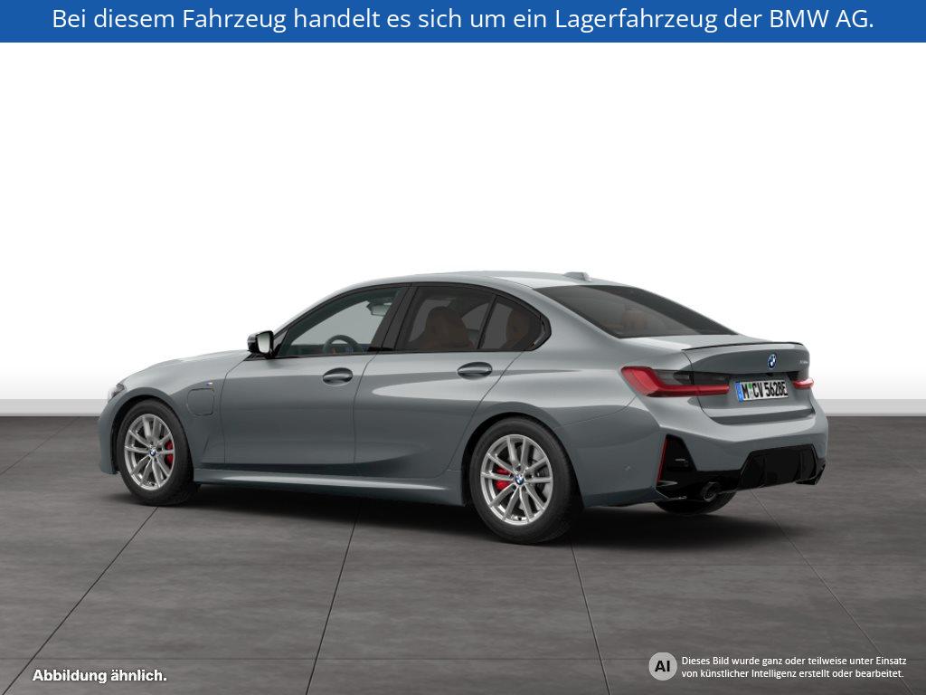Fahrzeugabbildung BMW 330e Limousine